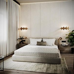 Deluxe Queen Suite